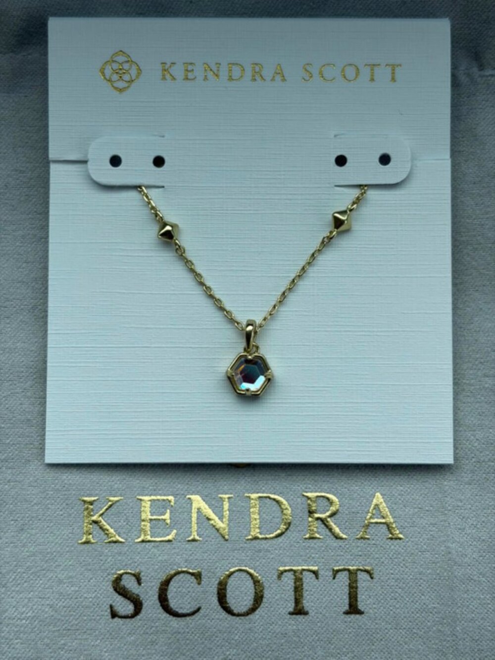 Kendra Scott necklace